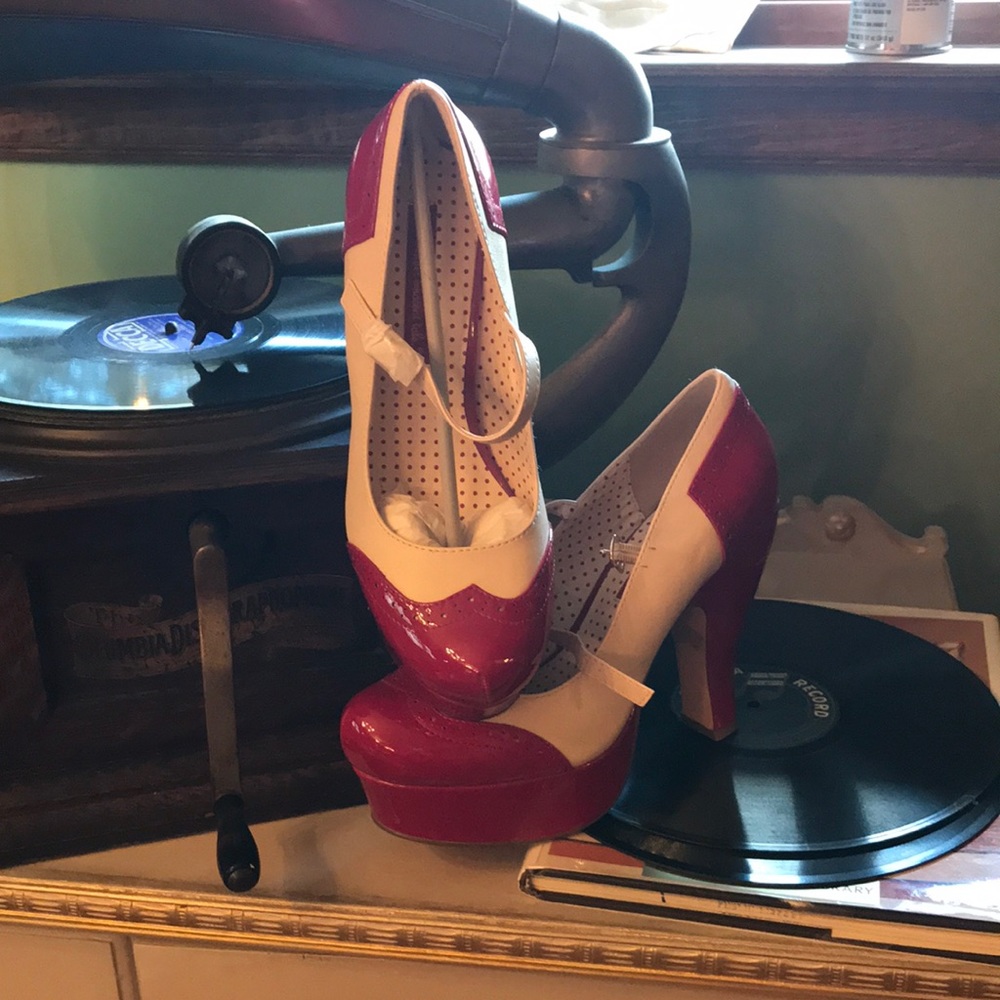 B.A.I.T. Retro platform heels